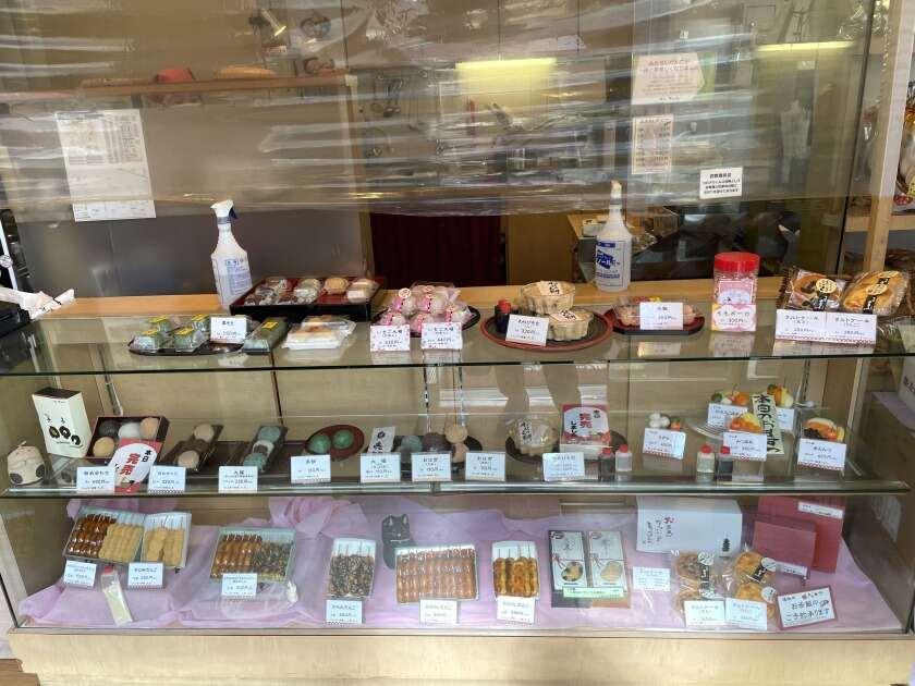 甘党まえだ 八尾店の制服3