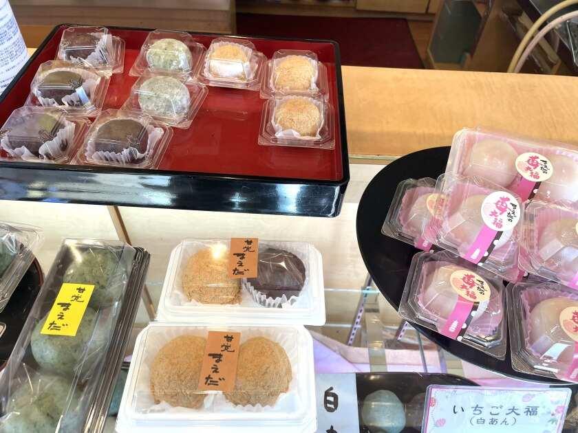 甘党まえだ 八尾店の制服2