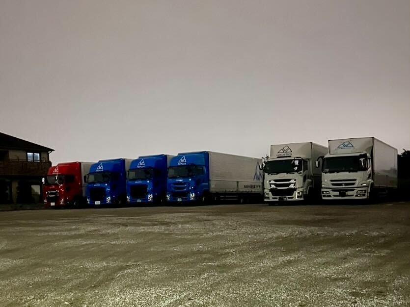 株式会社新日本リプラスの制服1