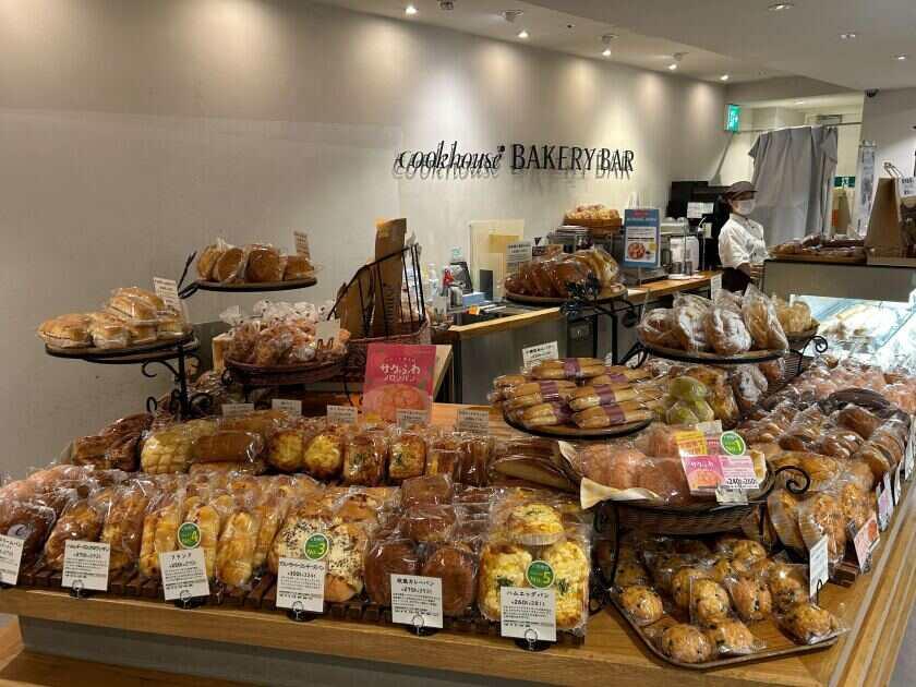 クックハウス ベーカリーバル 南海なんば駅店の制服3