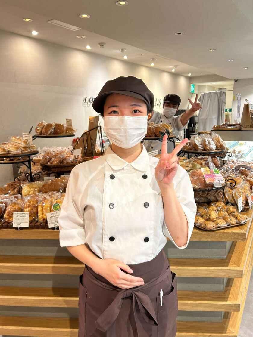 クックハウス ベーカリーバル 南海なんば駅店の制服1