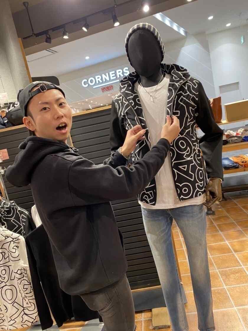 DayGLORYイオンモール広島府中の制服3