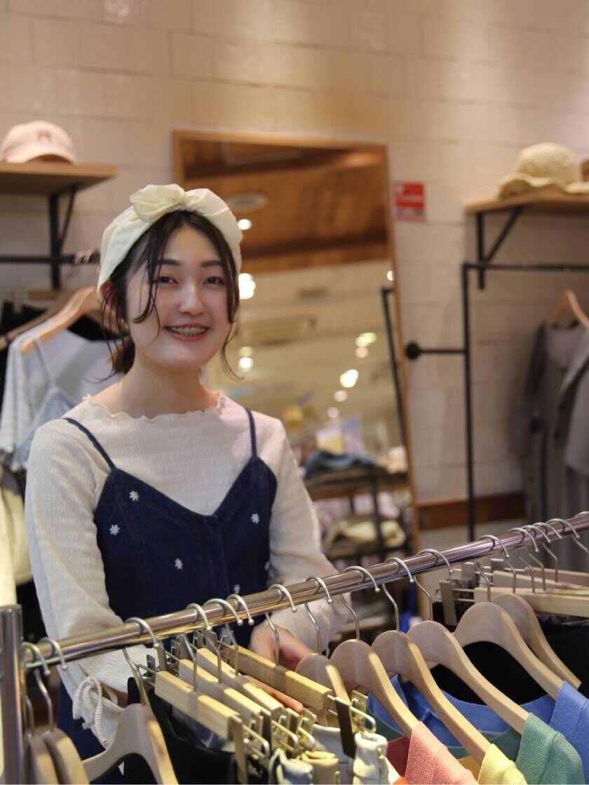 株式会社キャン B.L.U.E. なんばウォークの制服2