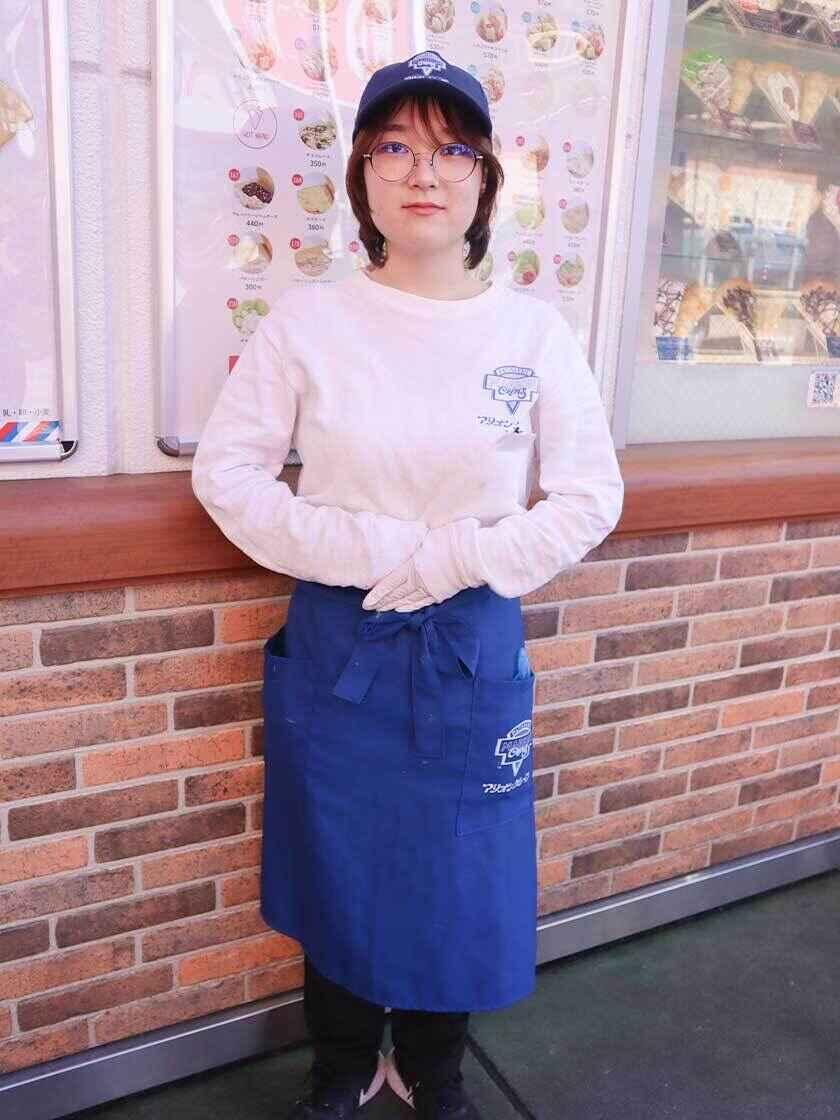 マリオンクレープ フェドラ大須店の制服1