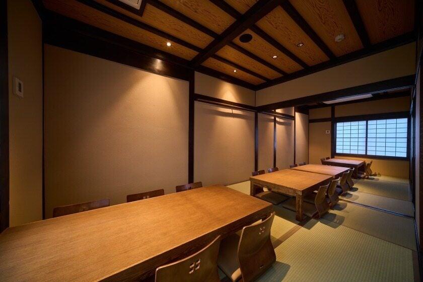 地焼うなぎ 法善寺 山かづの制服1