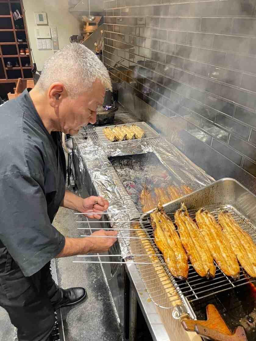 地焼うなぎ 法善寺 山かづの制服5