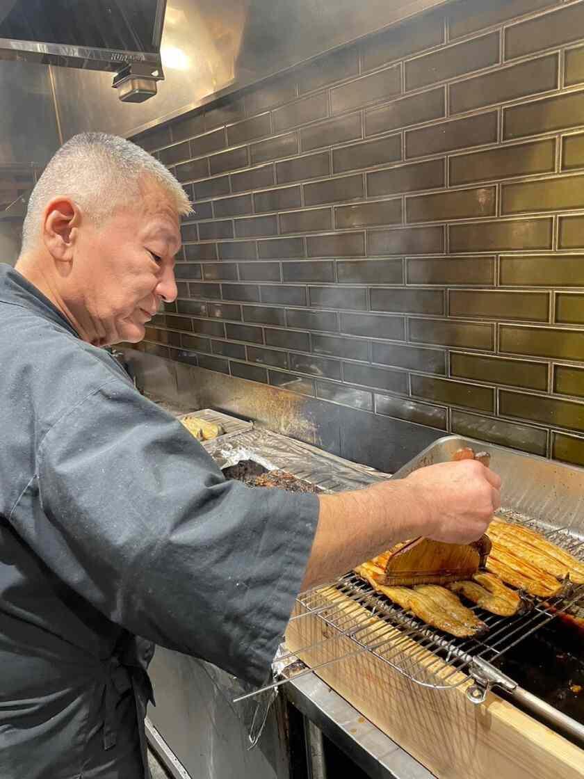 地焼うなぎ 法善寺 山かづの制服6