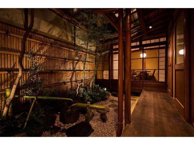 祇園 鰻 川藤の制服2