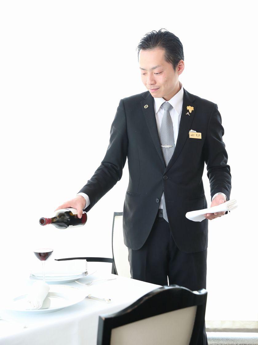 ホテル ラ・スイート神戸ハーバーランドの制服3