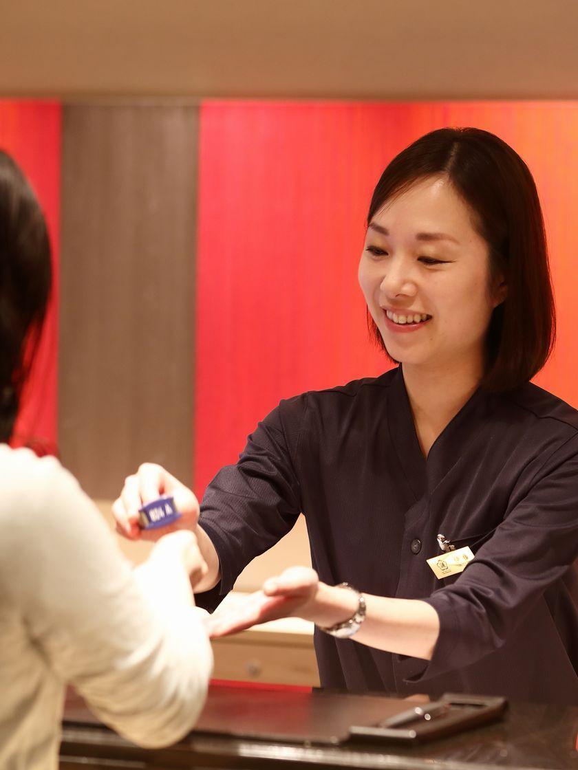 神戸みなと温泉 蓮の制服1