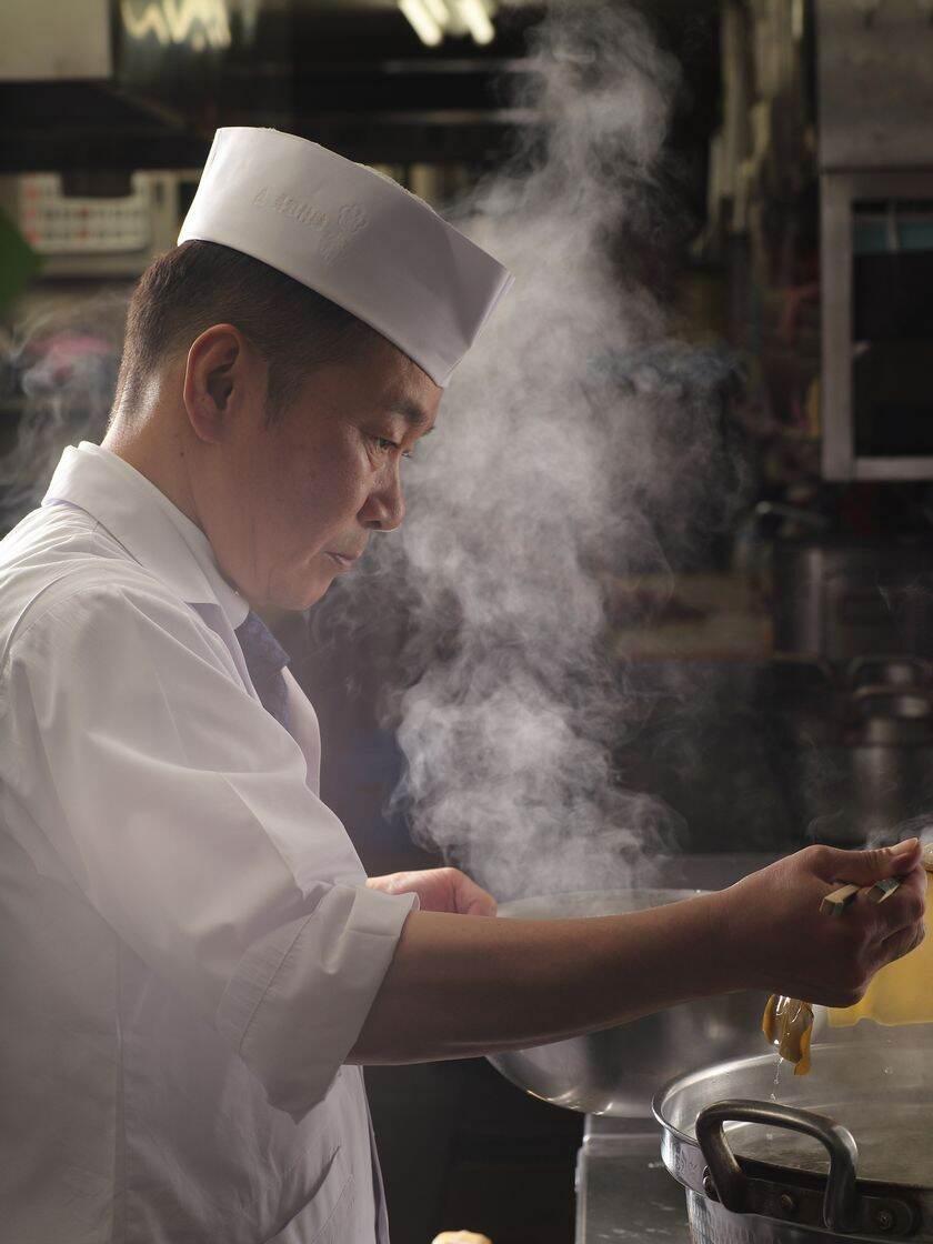 ラスイートグループの制服1