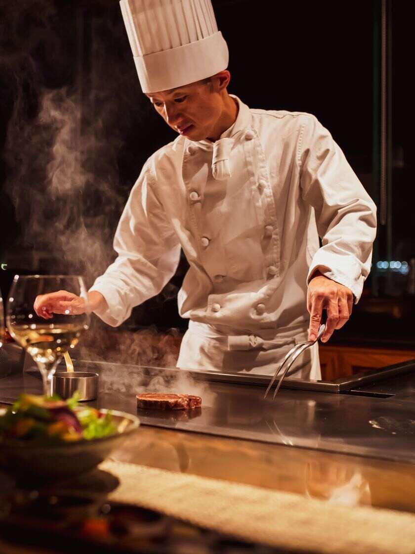 ホテル ラ・スイート神戸ハーバーランドの制服2