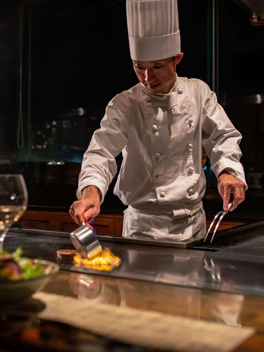 ホテル ラ・スイート神戸ハーバーランドの制服3