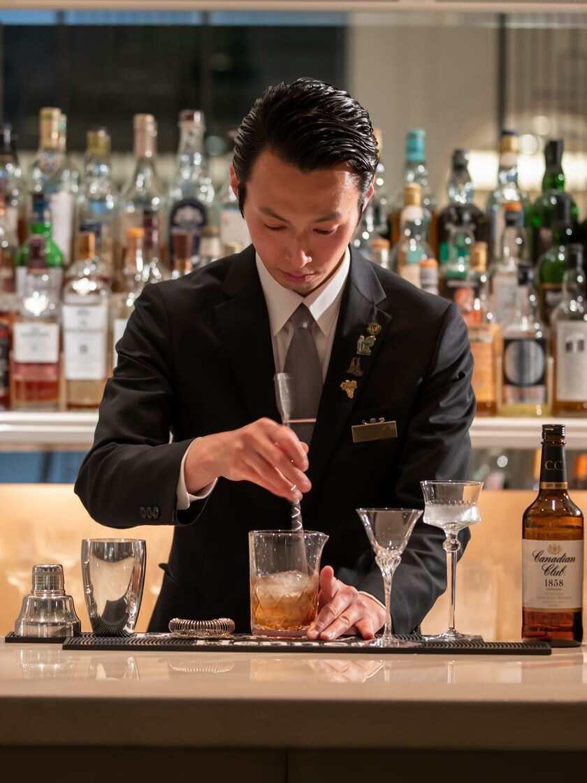 ホテル ラ・スイート神戸ハーバーランドの制服1