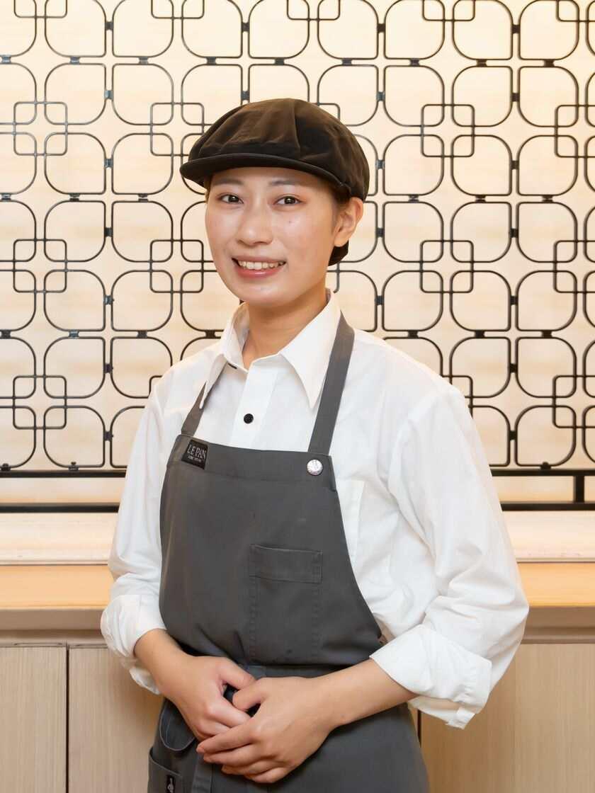 スイーツ&ベーカリール・パン神戸北野 関西国際空港店の制服1