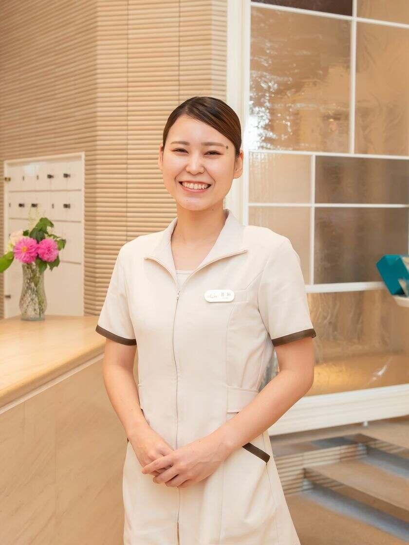 ホテル ラ・スイート神戸ハーバーランドの制服1