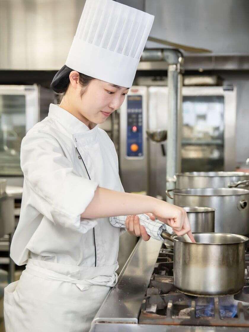 ラウンジ&バー グラン・ブルー 伊丹空港店の制服3