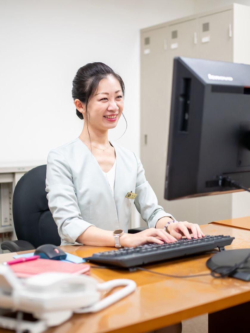 ラスイートグループの制服3