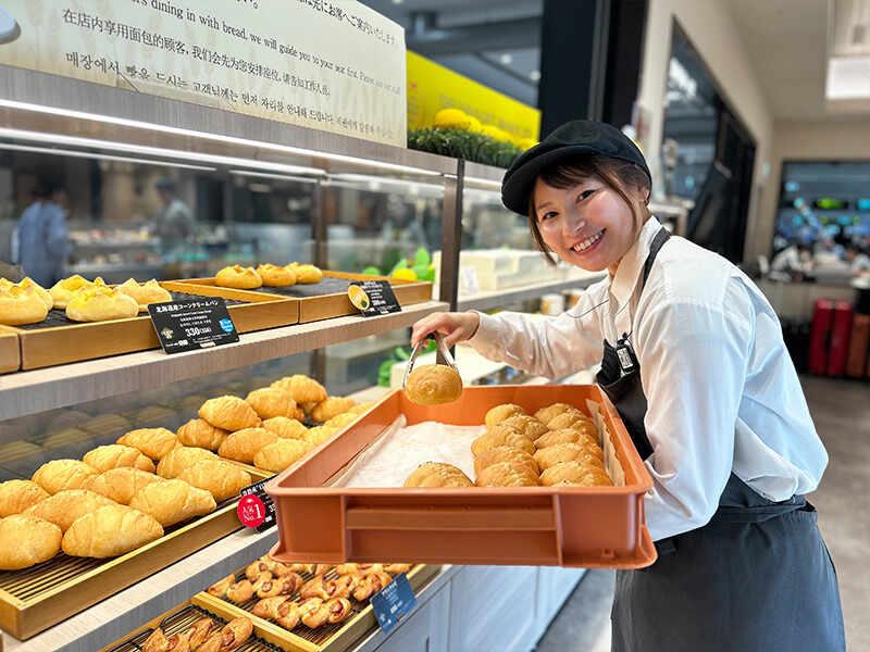 スイーツ&ベーカリール・パン神戸北野 関西国際空港店の仕事画像3