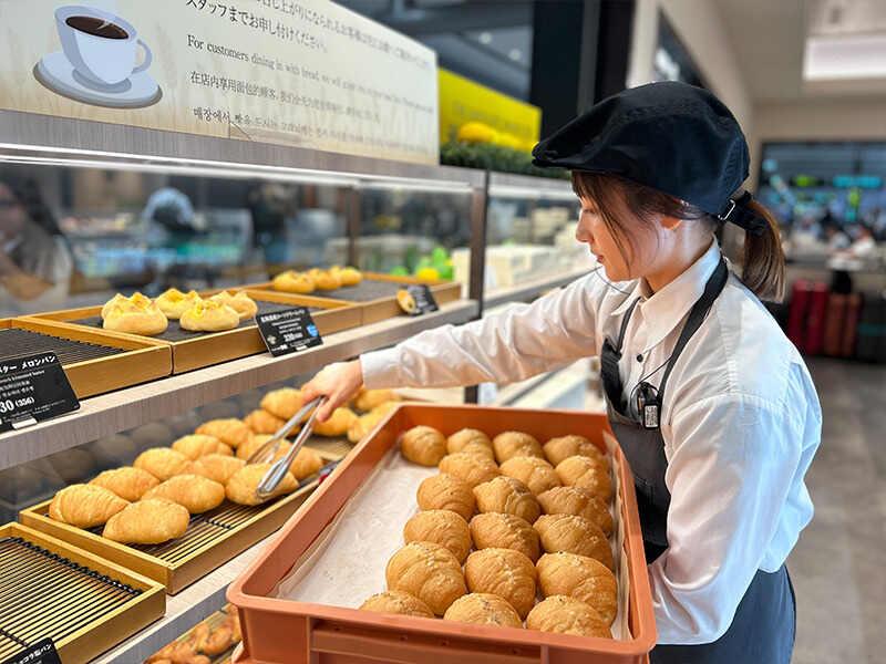 スイーツ&ベーカリール・パン神戸北野 関西国際空港店の仕事画像2
