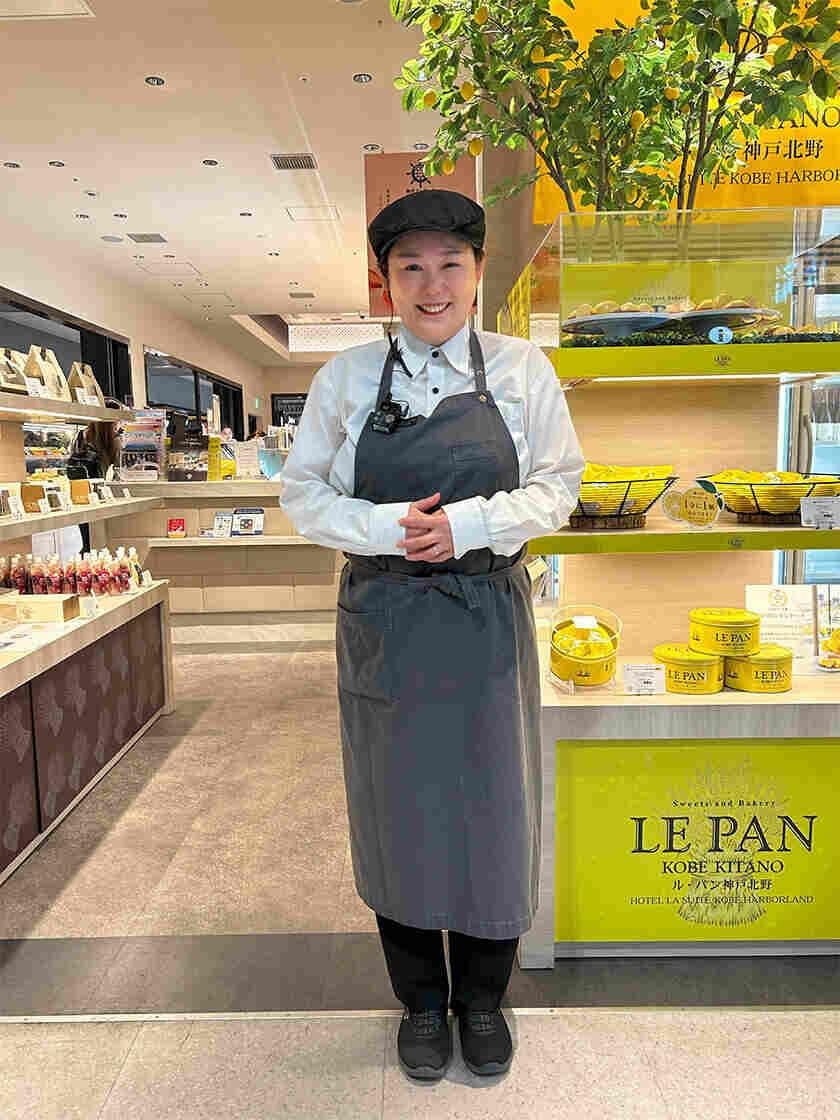 スイーツ&ベーカリール・パン神戸北野 関西国際空港店の制服1