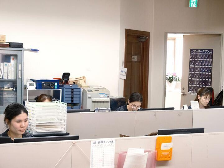 IZUMIYA株式会社 本社の制服4