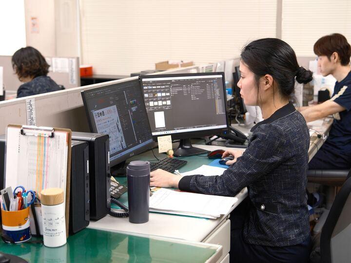 IZUMIYA株式会社 本社の制服2