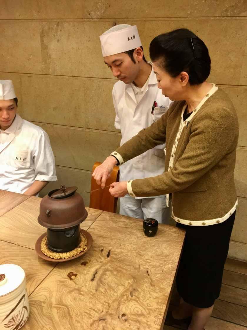 京都和久傳(きょうとわくでん) ジェイアール京都伊勢丹の制服9