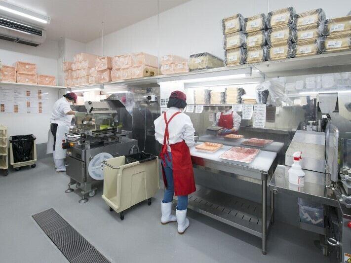 2105_ゴダイドラッグ峰山新町店(精肉)の仕事画像1