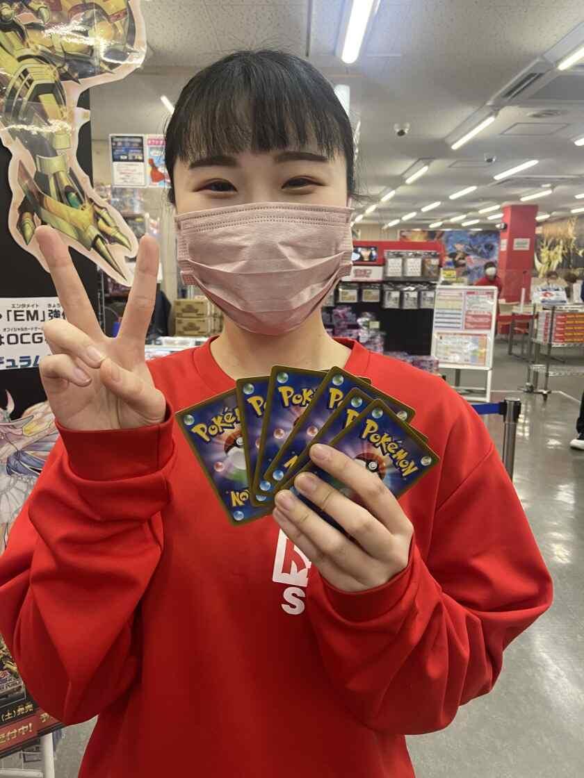 ドラゴンスター 秋葉原駅前店の制服3