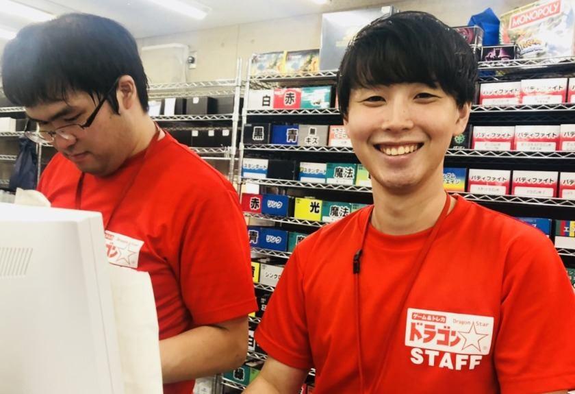 ドラゴンスター 秋葉原駅前店の制服4
