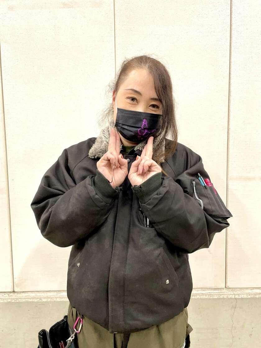株式会社シャイントラストの制服3