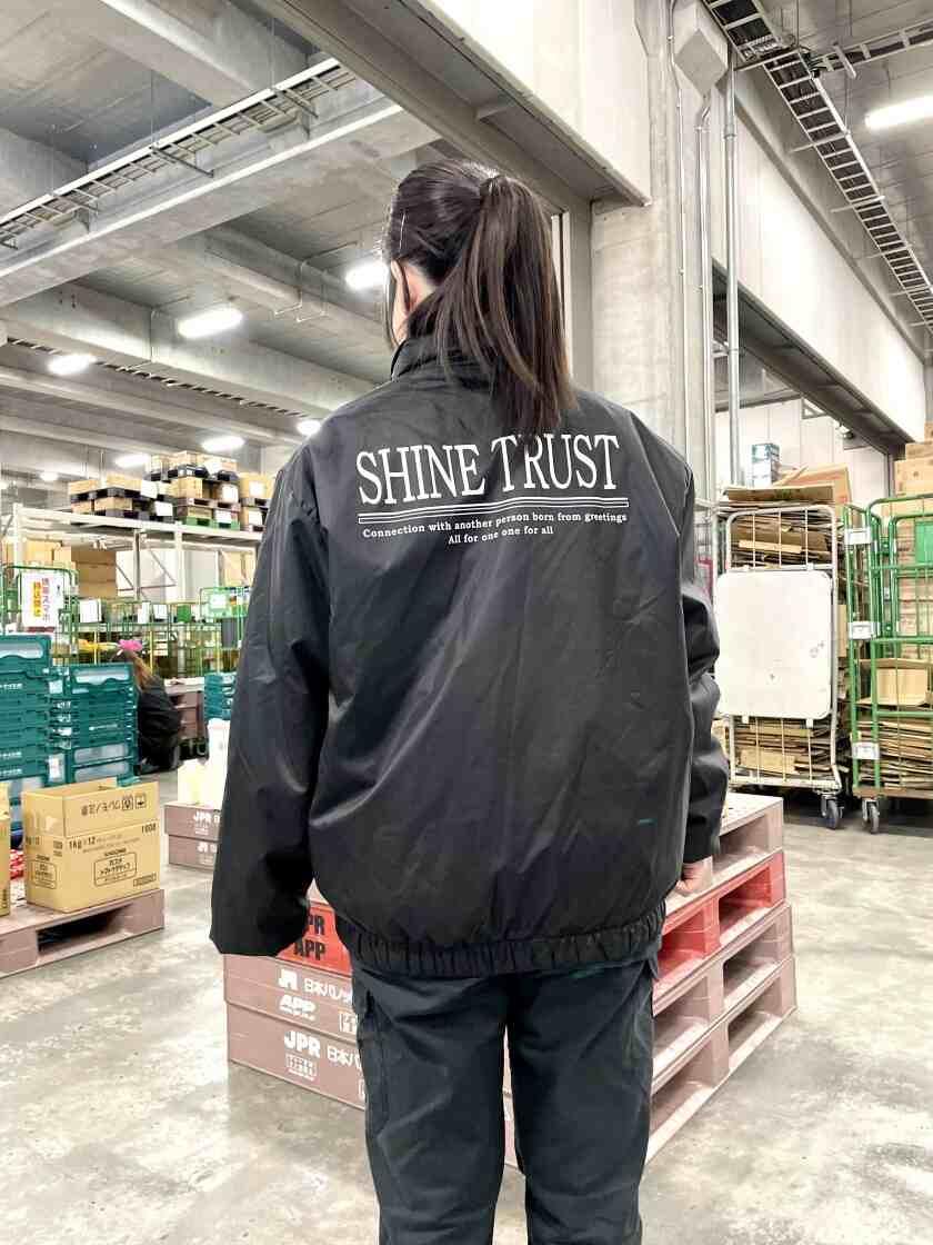 株式会社シャイントラストの制服2
