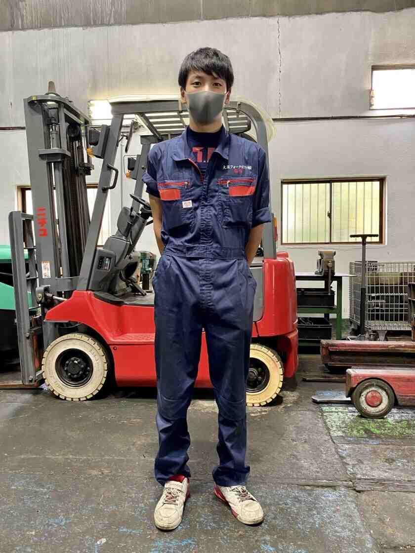 大阪フォークリフト株式会社の制服1