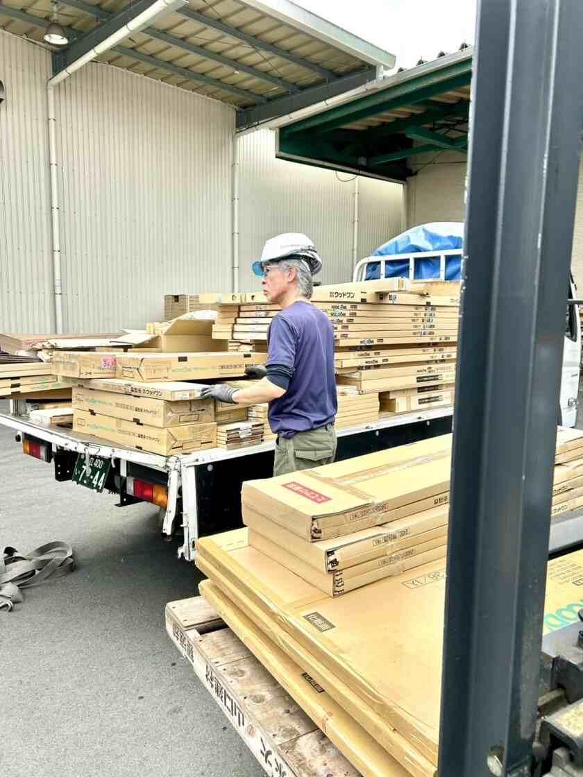 ジャパン建材株式会社 所沢営業所の制服2