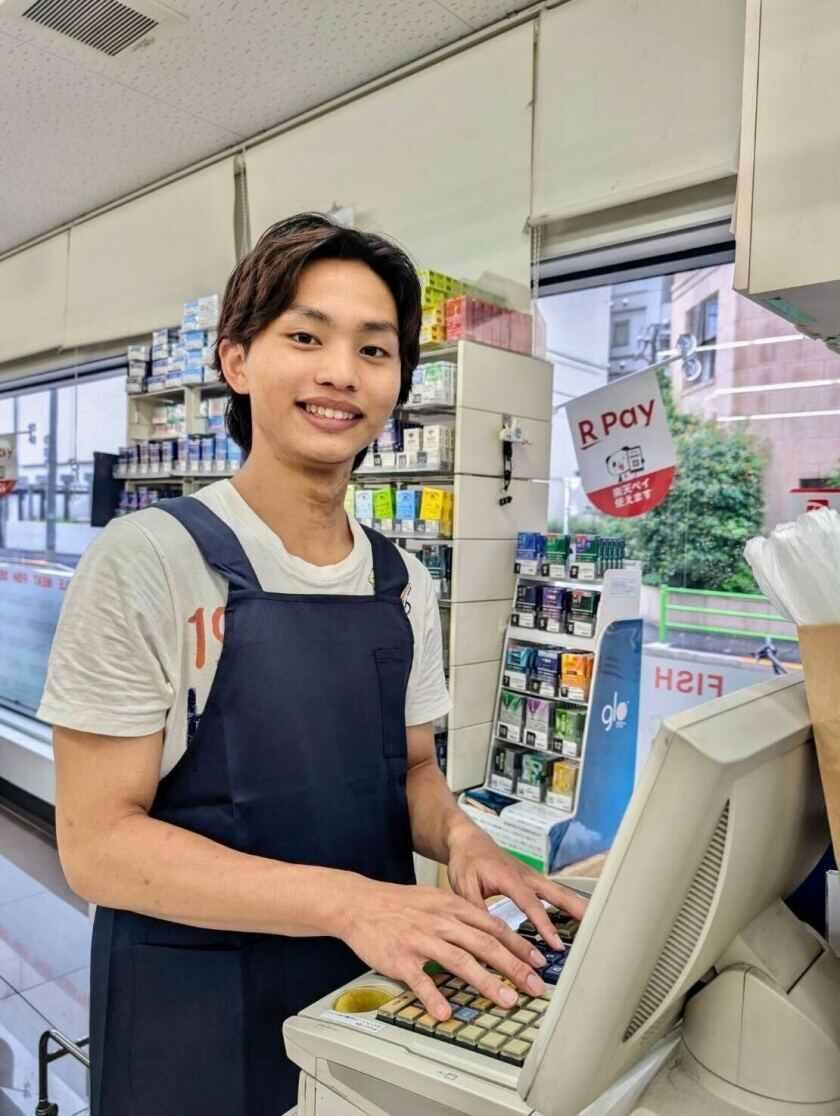 リコス 九段南4丁目店の制服1
