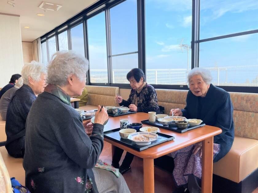 ケアハウス 松の浦湯治の郷の制服7