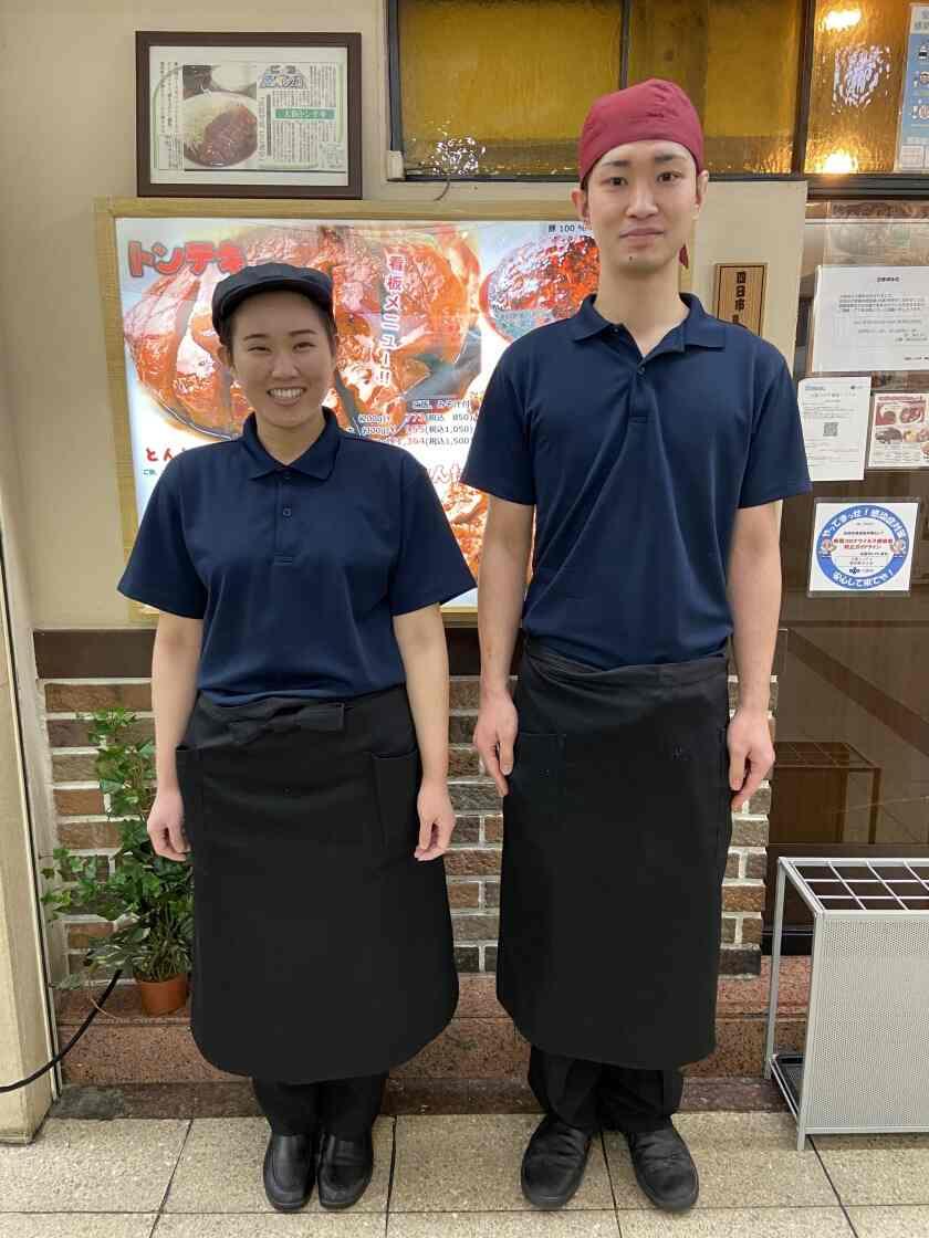 大阪トンテキ 大阪駅前第2ビル店の制服1