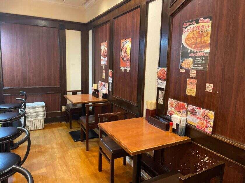 大阪トンテキ 大阪駅前第3ビル店の制服2