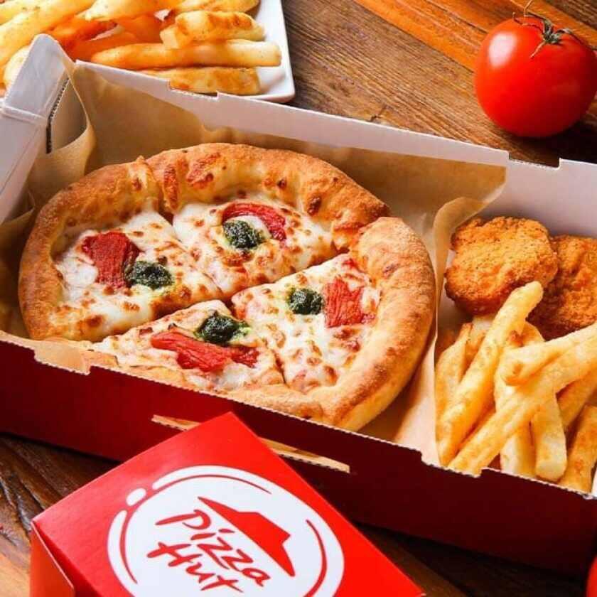 ピザハット六本松店の制服1