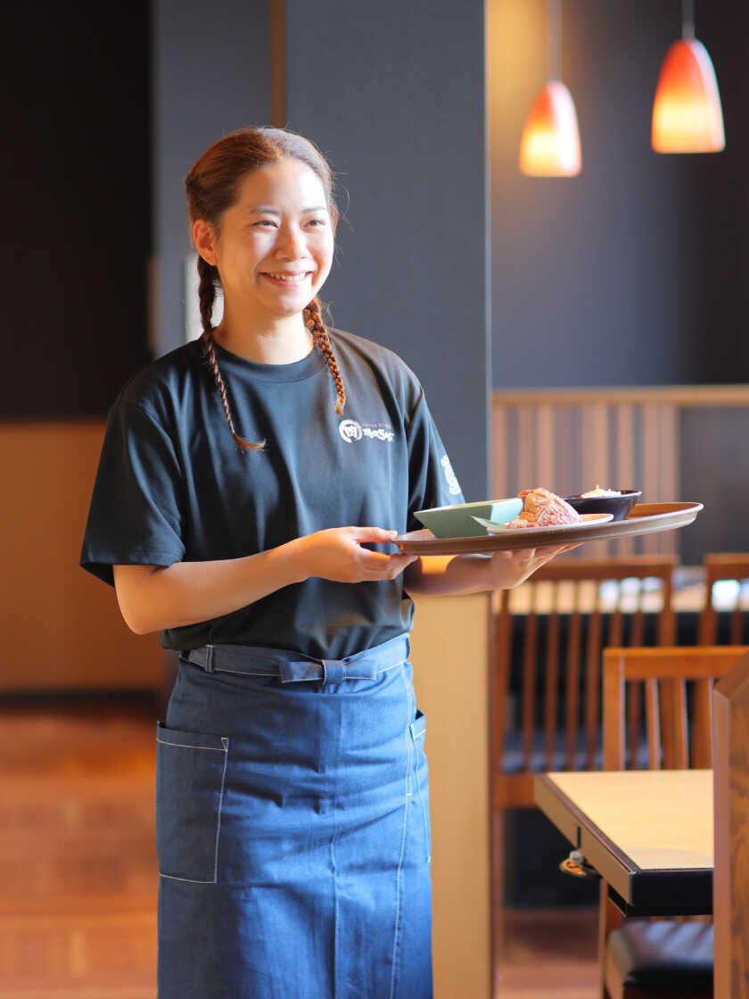 焼肉きんぐ 大分光吉店の制服2