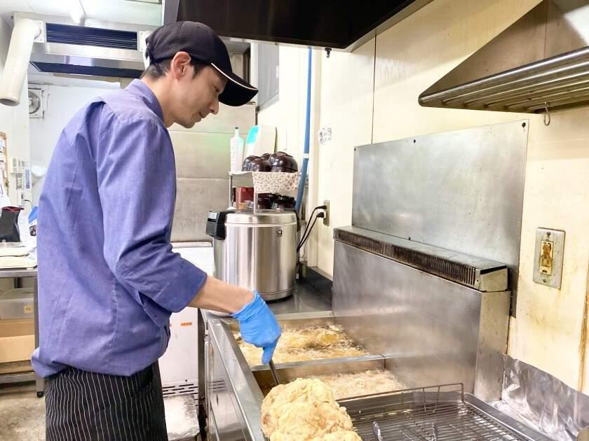 ヴィーナスギャラリー清川店の制服5