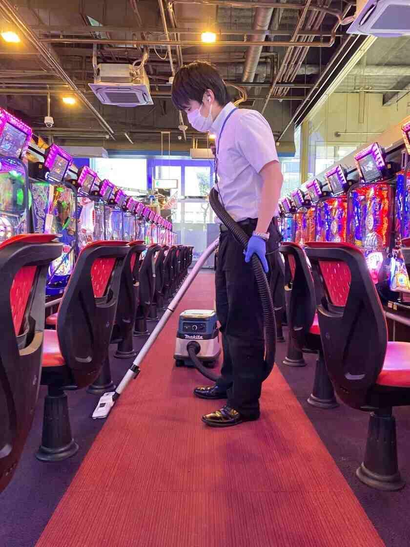 ヴィーナスギャラリー清川店の制服2