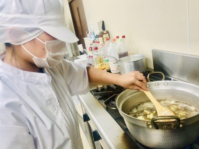 HITOWAフードサービス株式会社 ソラスト七里の制服6