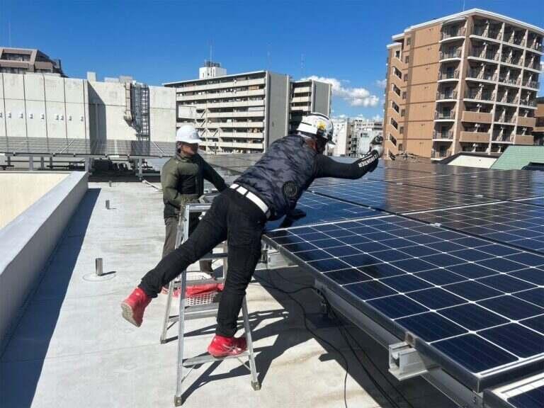 株式会社スリーアイズの制服1