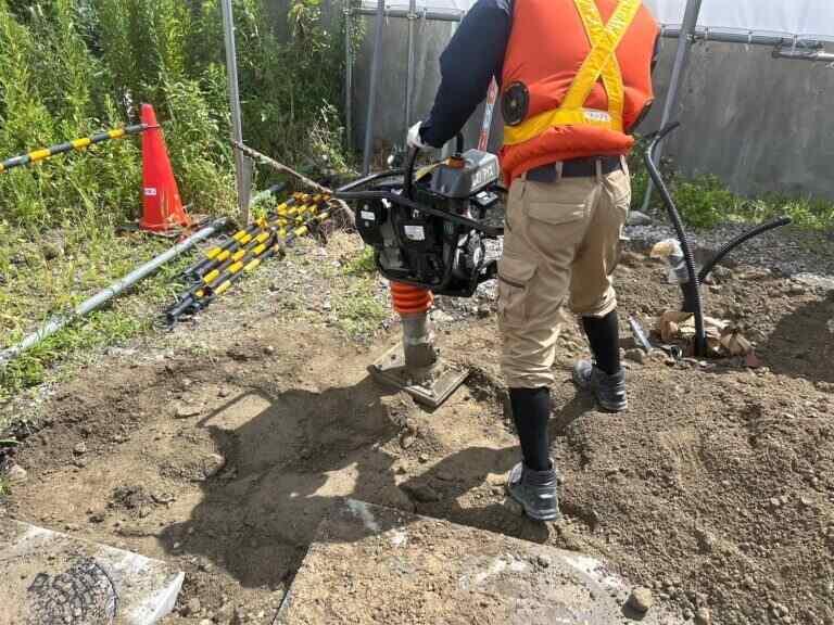 株式会社スリーアイズの制服2
