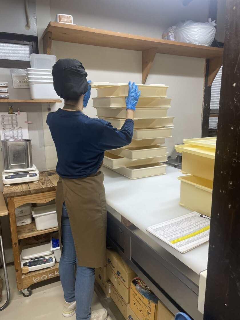 高級食パン専門店 奇人と変人の制服2