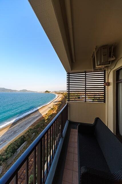 HOTEL MYTH RESORTの制服1