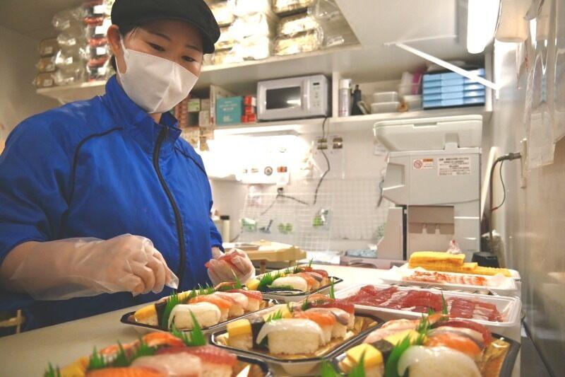 橋本屋 鮮魚売り場(スーパーセンタートライアル富田林店内)の仕事画像3