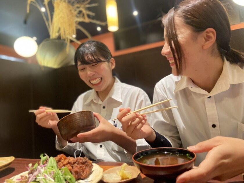 魚輝水産 天美店の制服2